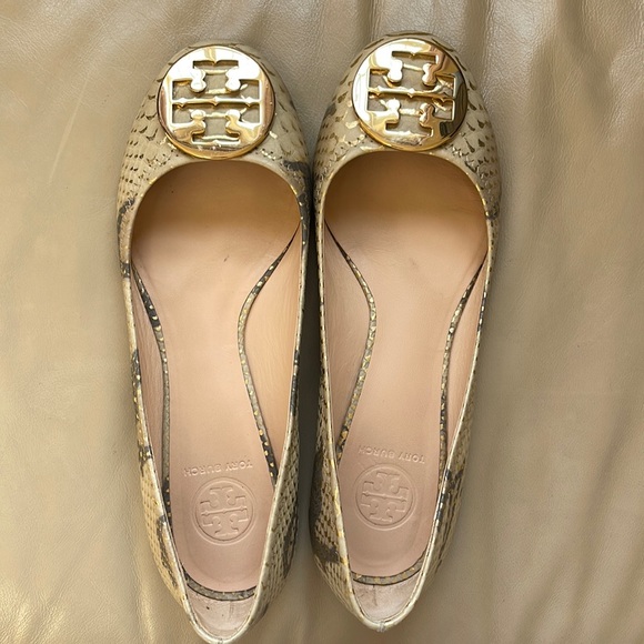 Tory Burch Shoes - EUC Tory Burch Reva ballet flats.